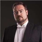 Tenor solista da clases de técnica vocal e interpretación